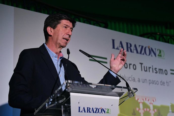 El vicepresidente de la Junta y consejero de Turismo, Juan Marín, este viernes en Madrid en la clausura de un foro sobre el sector de La Razón.