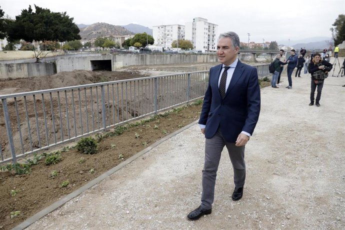 El consejero de la Presidencia, Administración Pública e Interior, Elías Bendodo visitan las obras que se están acometiendo en el cauce del río Gualmedina a 11 de marzo de 2022 en Málaga, (Andalucía, España)