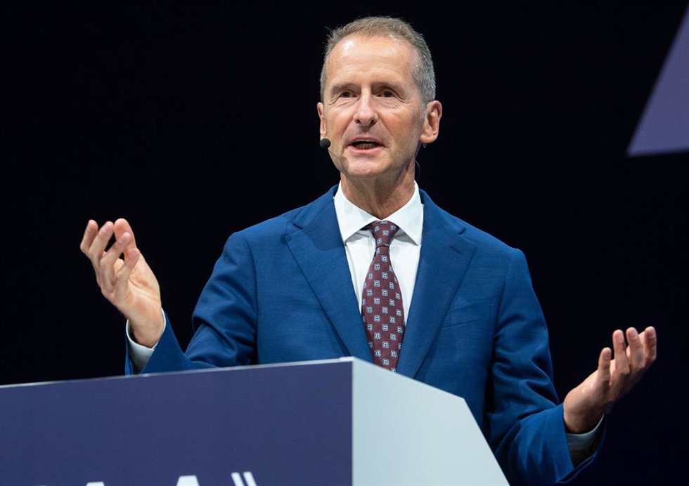 Archivo - FILED - 07 September 2021, Bavaria, Munich: Herbert Diess, Chairman of the Board of Management of Volkswagen, speaks on a stage during the International Motor Show Germany (IAA). Diess said during an interview with the Financial Times that the