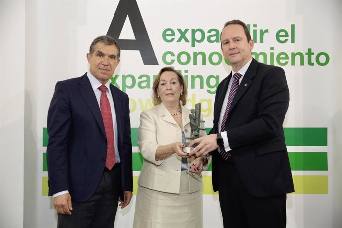 Entrega del premio UNIA Concha Caballero a la magistrada Begoña Rodríguez