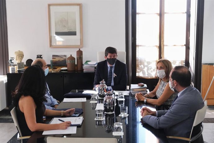 Reunión del vicepresidente de la Junta con la Asociación Andaluza de Víctimas del Terrorismo