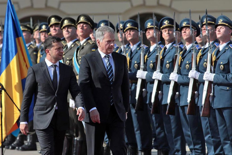 El presidente ucraniano, Volodimir Zelenski, y su homólogo finlandés, Sauli Niinisto (archivo).