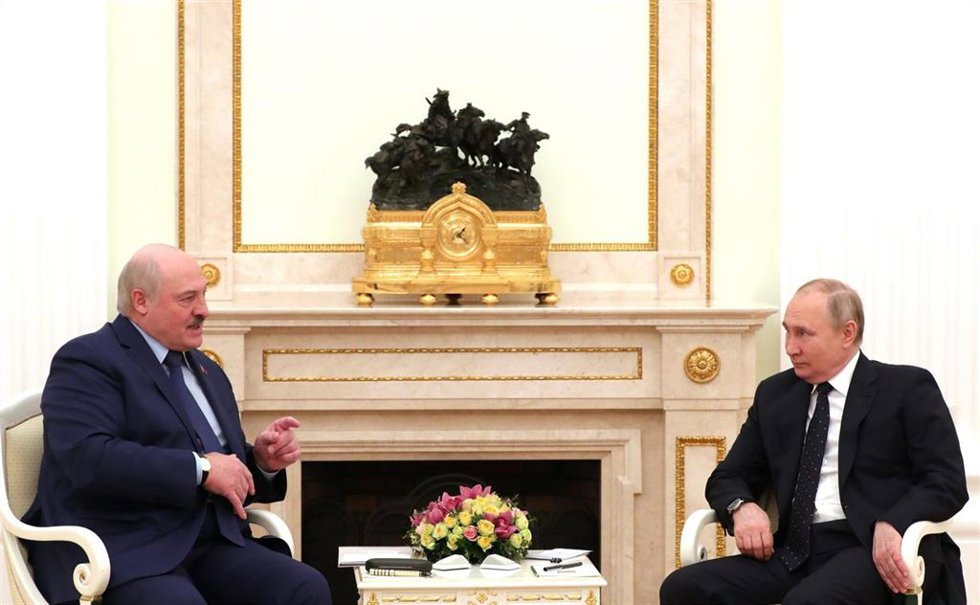 El presidente de Bielorrusia, Alexander Lukashenko, junto a su homólogo de Rusia, Vladimir Putin.