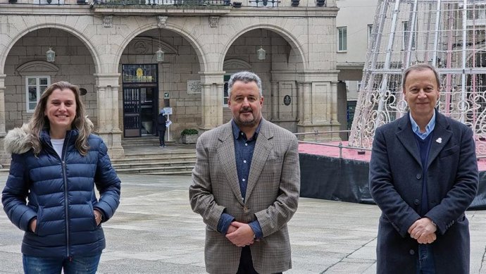 Archivo - Imagen de archivo de los ediles ourensanos Natalia González, Xosé Rúas y el secretario provincial Rafael Rodríguez Villarino