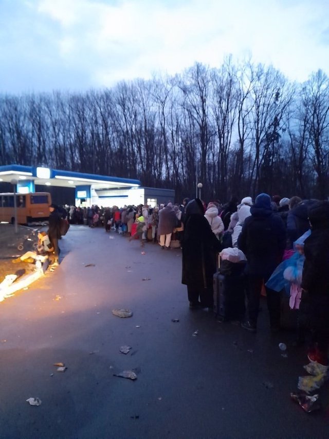 Desplazados ucranianos en la frontera con Polonia