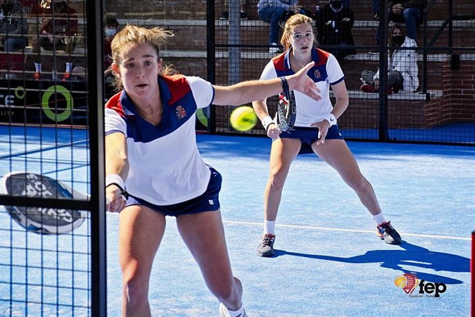 Archivo - Marta Ortega y Ari Sánchez en el Campeonato de España por Equipos 2021 de pádel, en Barcelona
