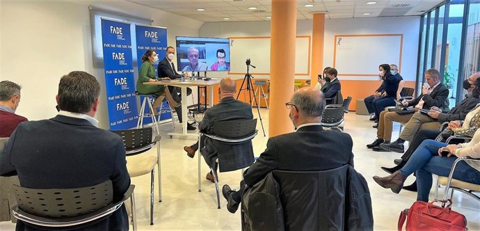 Reunión del Consejo Extraordinario de FADE celebrado este viernes en Oviedo.