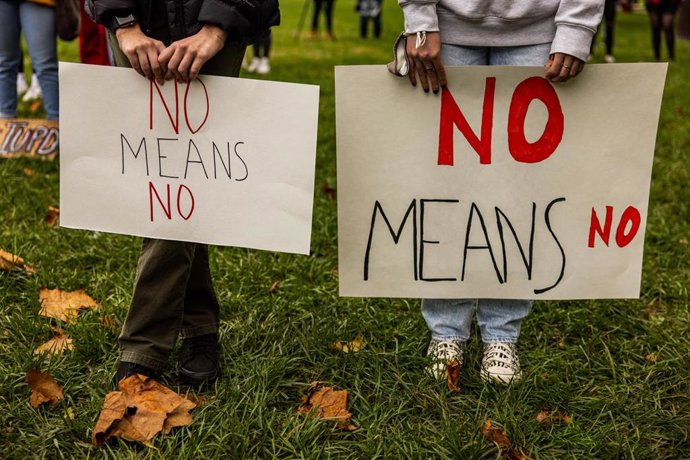 Manifestación en un campus universitario de Indiana por la inacción de las autoridades en un caso de violación (archivo).
