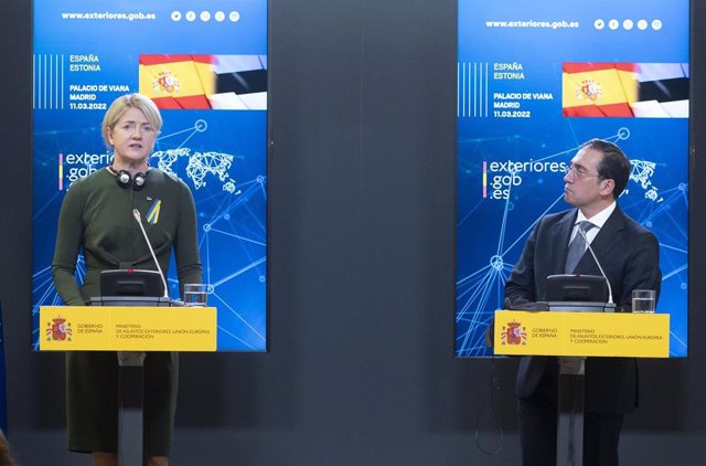 a ministra de Asuntos Exteriores de Estonia, Eva María Liimets y el ministro de Asuntos Exteriores, Unión Europea y Cooperación, José Manuel Albares, en una rueda de prensa