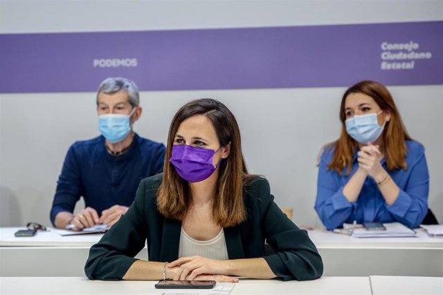 La secretaria general de Podemos y ministra de Derechos Sociales y Agenda 2030, Ione Belarra, realiza la intervención de apertura del Consejo Ciudadano Estatal de Podemos, en la sede de Podemos, a 11 de marzo de 2022, en Madrid (España). Durante este CCE,