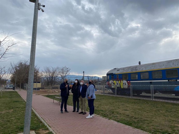El tren TER se encuentra en las inmediaciones de la estación de ferrocarril.