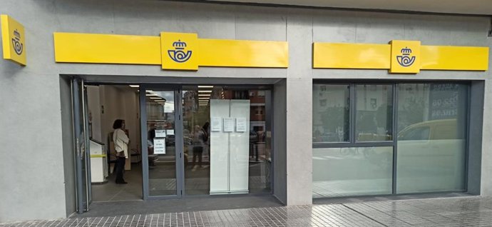 Archivo - Una oficina de Correus