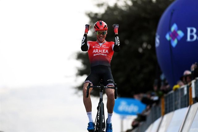 El ciclista francés Warren Barguil (Team Arkéa Samsic) gana la quinta etapa de la Tirreno-Adriático 2022, con final en Fermo
