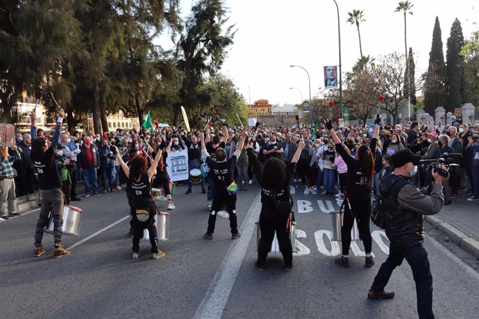 Manifestación convocada en Sevilla por la Comisión por el Cierre de Vertedero de Nerva.