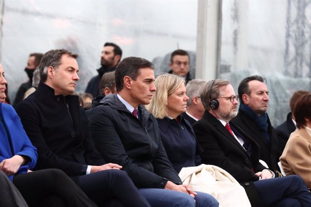 El presidente del Gobierno, Pedro Sánchez, en el acto de homenaje por el día europeo de las víctimas del terrorismo en Versalles (Francia) este viernes 11 de marzo.