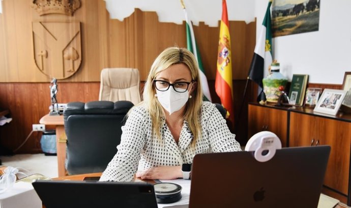 La presidenta de la Asamblea de Extremadura, Blanca Martín, en el encuentro extraordinario de la CALRE con motivo de la situación en Ucrania