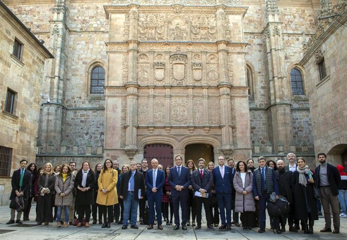 Foto de familia de participantes en el Seminario organizado por el Grupo Ciudades Patrimonio de la Humanidad en Salamanca.