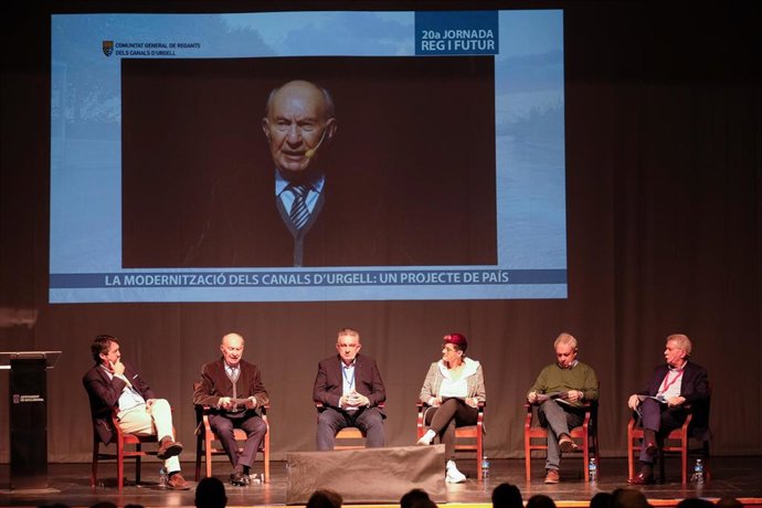 Juan Valero (Federació Nacional de Comunitats de Regante d'Espanya), Jaume Alsina (Bonrea),  Jaume Saltó (Cambra Oficial de Comer de Lleida), Maribel Pedrol (Fundació Canals Urgell), Joan Girona (Irta) i Antoni Díaz (Agbar Agriculture) en la jornada.