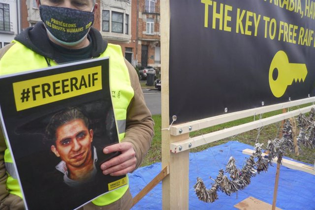Concentración en apoyo del bloguero saudí Raif Badawi, encarcelado en su país por "insultar al Islam".