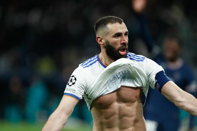 Karim Benzema celebra el 3-1 frente al PSG en la Champions League