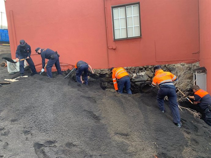 Más de 300 voluntarios de Protección Civil de Tenerife ayudaron en La Palma entre octubre y enero