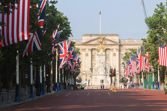 Banderas de Reino Unido y Estados Unidos en Londres