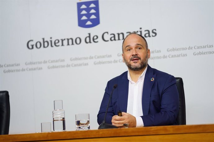 Archivo - El consejero de Transición Ecológica del Gobierno de Canarias, José Antonio Valbuena, en un acto informativo