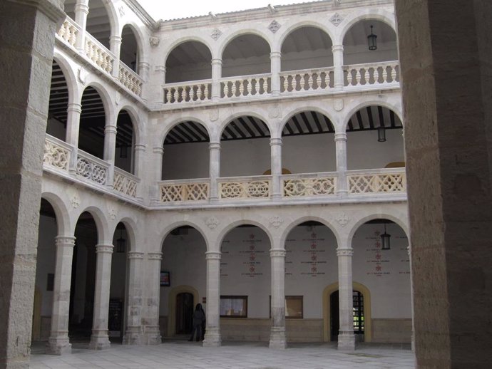 Archivo - Interior Del Palacio Santa Cruz De Valladolid, sede del Rectorado de la UVA.