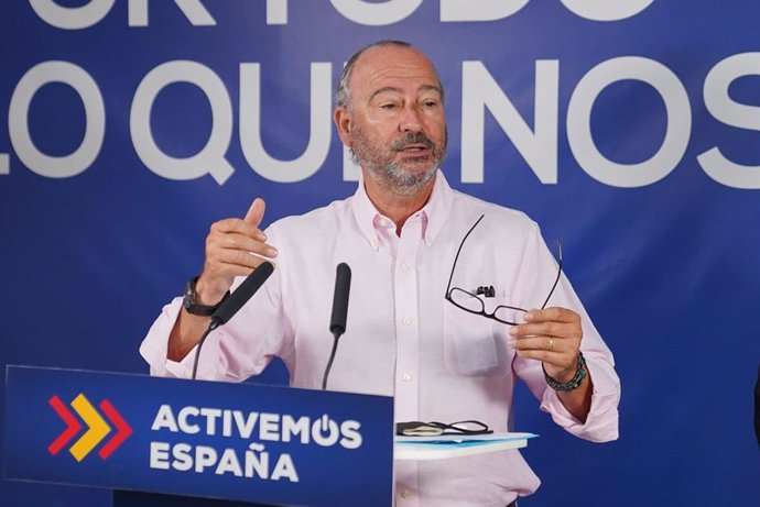 El senador del Partido Popular de Almería, Luis Rogelio Rodríguez