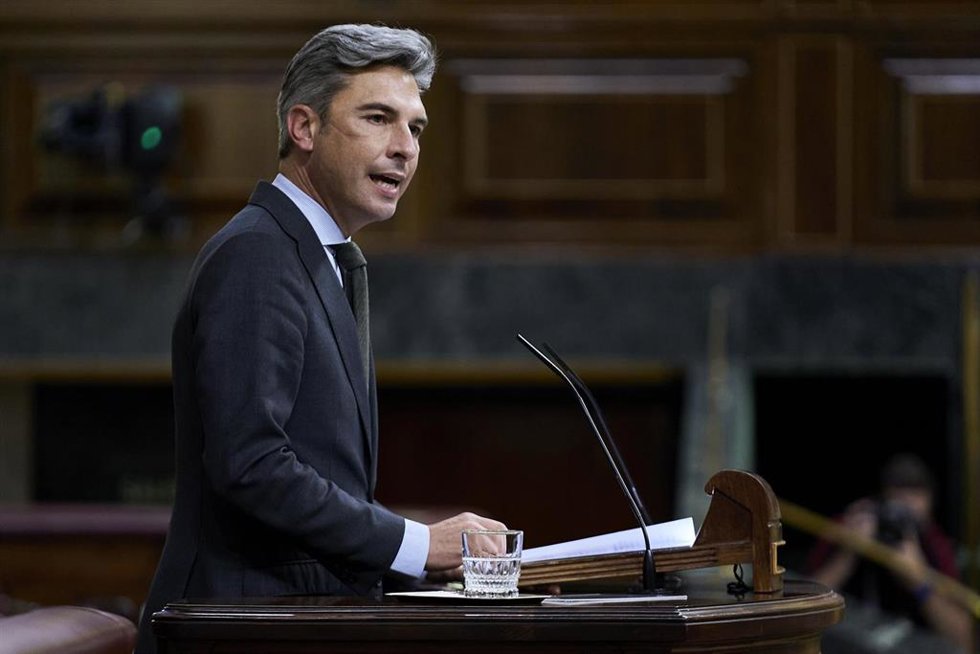 Archivo - El portavoz de Transportes del Grupo parlamentario del PP en el Congreso de los Diputados, Andrés Lorite, interviene en una sesión plenaria en el Congreso de los Diputados, a 23 de noviembre de 2021, en Madrid, (España).