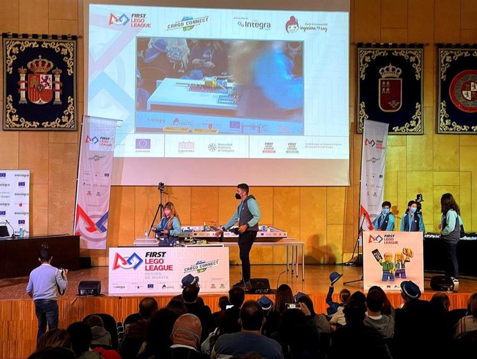 Un momento de la final regional del torneo First Lego League, que se celebra esta mañana en la UPCT