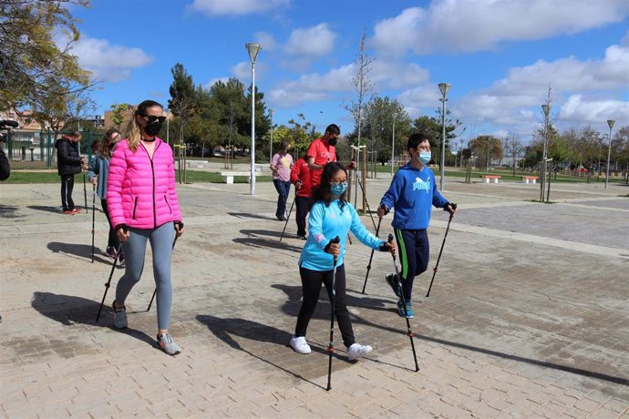 Un total de 120 onubenses de asociaciones de afectados mejoran su condición física en talleres del Ayuntamiento
