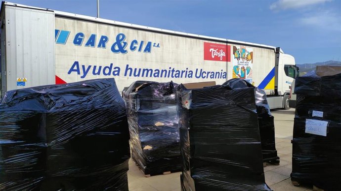El material con destino a Polonia para ayudar a los refugiados de Ucrania ha salido este sábado de Tarifa.