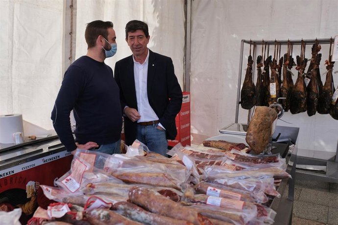 El vicepresidente de la Junta de Andalucía y consejero de Turismo, Regeneración, Justicia y Administración Local, Juan Marín, ha destacado este sábado la importancia de la ganadería en la economía más allá del sector agroalimentario.