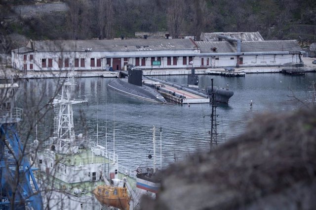 Buques de guerra y submarinos rusos en Sebastopol, Crimea, Ucrania