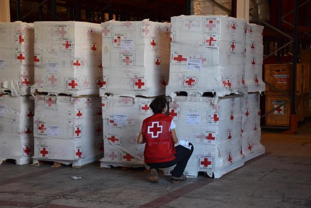 Cruz Roja manda 13,7 toneladas de ayuda humanitaria desde su centro de Las Palmas de Gran Canaria