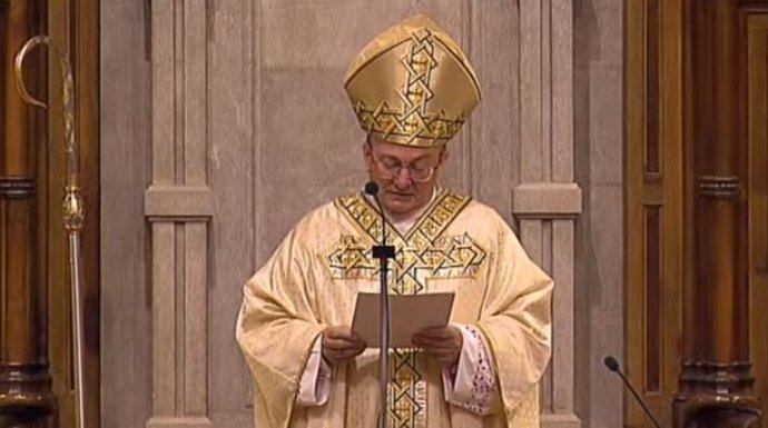 El obispo de Solsona (Lleida), Francesc Conesa, durante la celebración del inicio de su ministerio episcopal en la catedral.