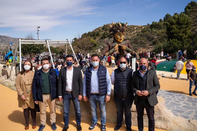 Diputación y Ayuntamiento inauguran el Parque de las Familias de Macael