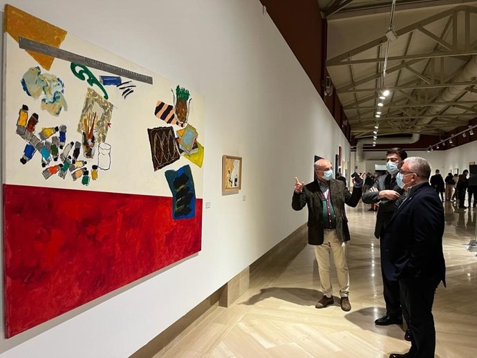 La exposición "Alberto Corazón. El cazador furtivo" llega a la sala de exposiciones de la Lonja del Pescado