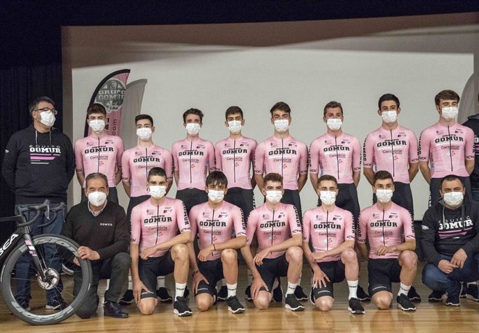 Presentación oficial del equipo ciclista Gomur-Cantabria Infinita para la nueva temporada