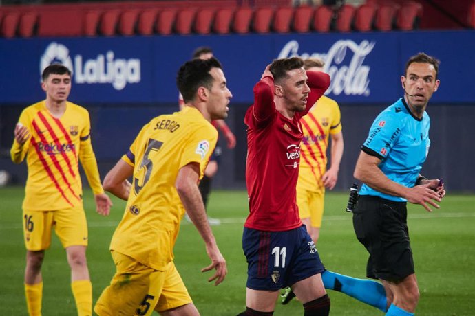 Archivo - Kike Barja of C.A.Osasuna  gestures duringthe spanish league, LaLiga, football match played between CA Osasuna v  FC Barcelona at El Sadar Stadium on march 6, 2021 in Pamplona, Navarra, Spain.