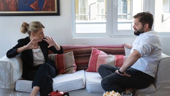 La vicepresidenta segunda del Gobierno y ministra de Trabajo y Economía Social, Yolanda Díaz, y el presidente de Chile, Gabriel Boric