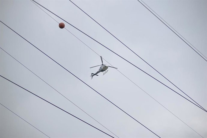 Archivo - Helicóptero de Ecuador  
