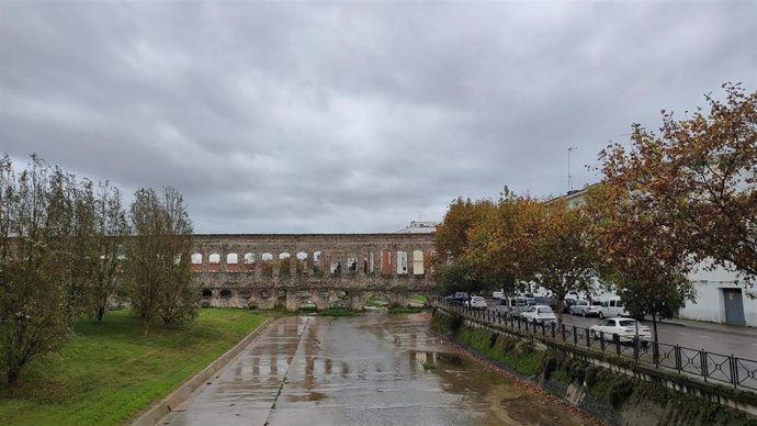 Archivo - Cielos cubiertos un día lluvioso en Mérida.