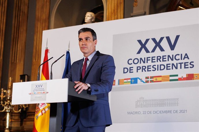 Archivo - El presidente del Gobierno, Pedro Sánchez, durante la Conferencia de Presidentes extraordinaria celebrada en el  Senado, a 22 de diciembre de 2021, en Madrid, (España). La reunión se ha convocado para abordar la situación de la Covid-19 y refo