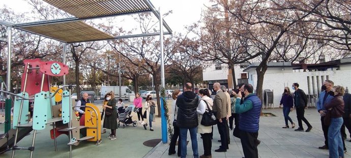 El alcalde de Sevilla, Antonio Muñoz, ha visitado el parque Juan Antonio Cavestany para comprobar las nuevas reformas incorporadas.