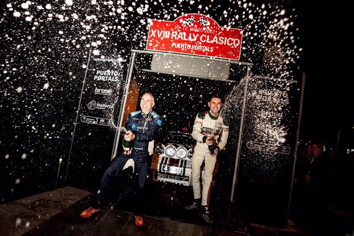 El piloto Seb Perez y su copiloto Gary McElhinney, ganadores del XVIII Rally Clásico Isla de Mallorca.