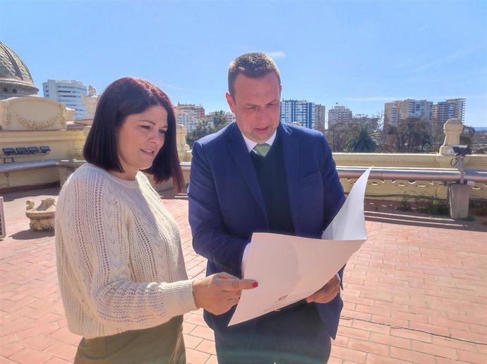 La Concejala De Deporte, Noelia Losada, Y El Gerente De Málaga Deporte Y Eventos, Ignacio Gómez Camarero