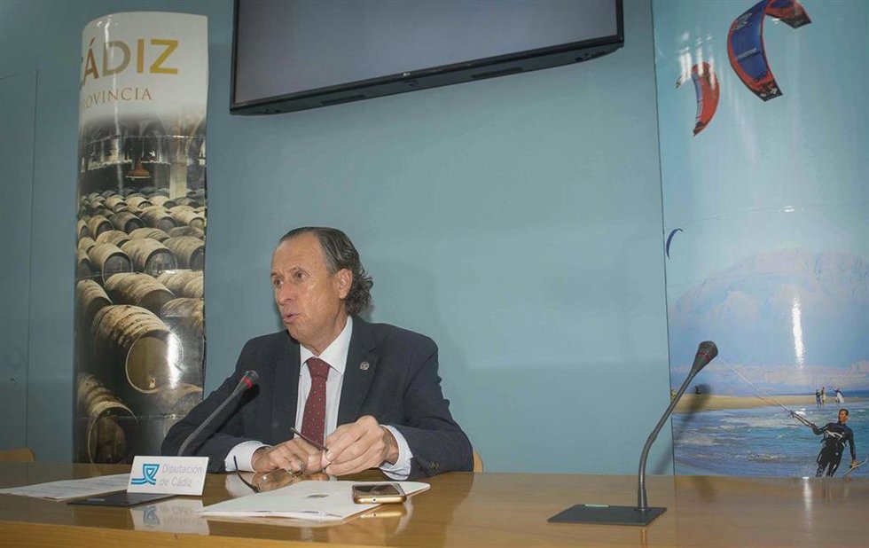 Archivo - José María Román, diputado provincial y alcalde de Chiclana en rueda de prensa en Diputación.