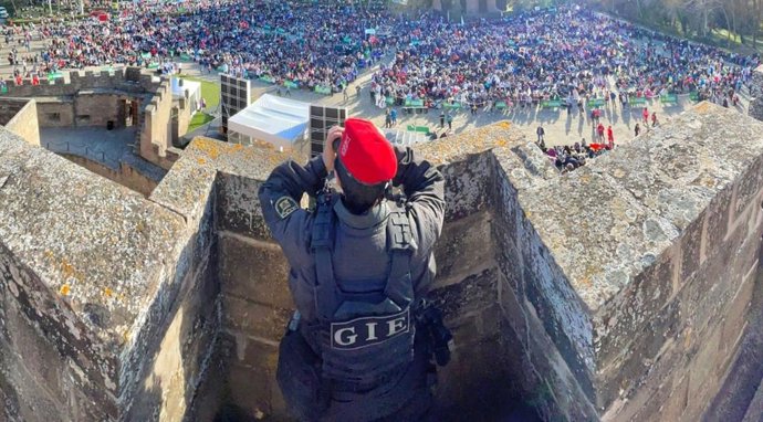 Agente del Grupo de Intervenciones Especiales en la 2 Javierada